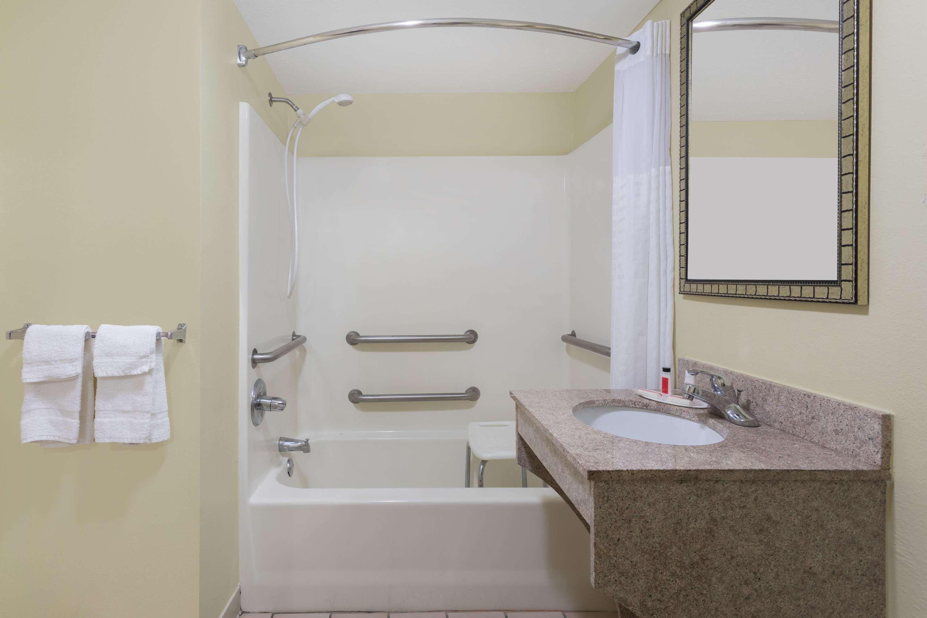 Super 8 By Wyndham Montgomery I-65 Zewnętrze zdjęcie