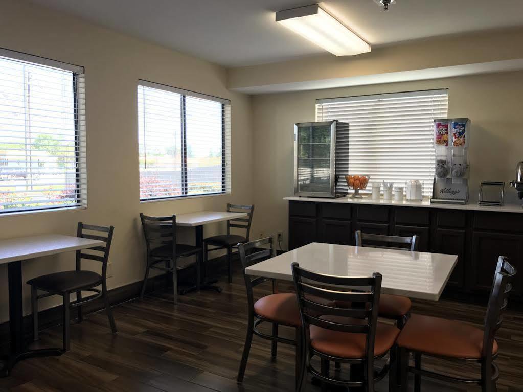 Super 8 By Wyndham Montgomery I-65 Zewnętrze zdjęcie